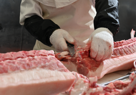 仕事内容 脱骨・成型・包装業務